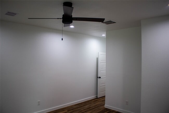 Building Photo - 106 Runnels St