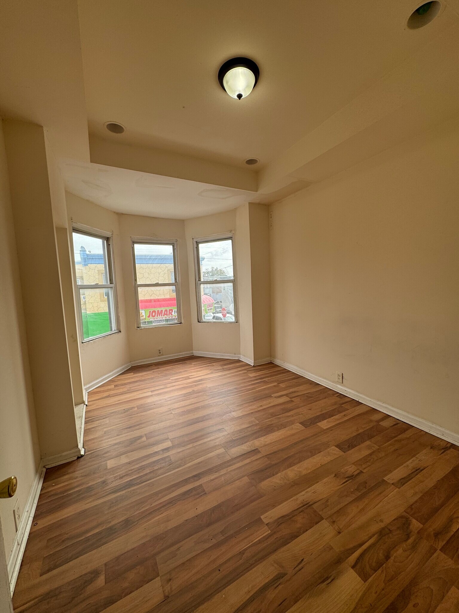 Building Photo - 521 E Westmoreland St