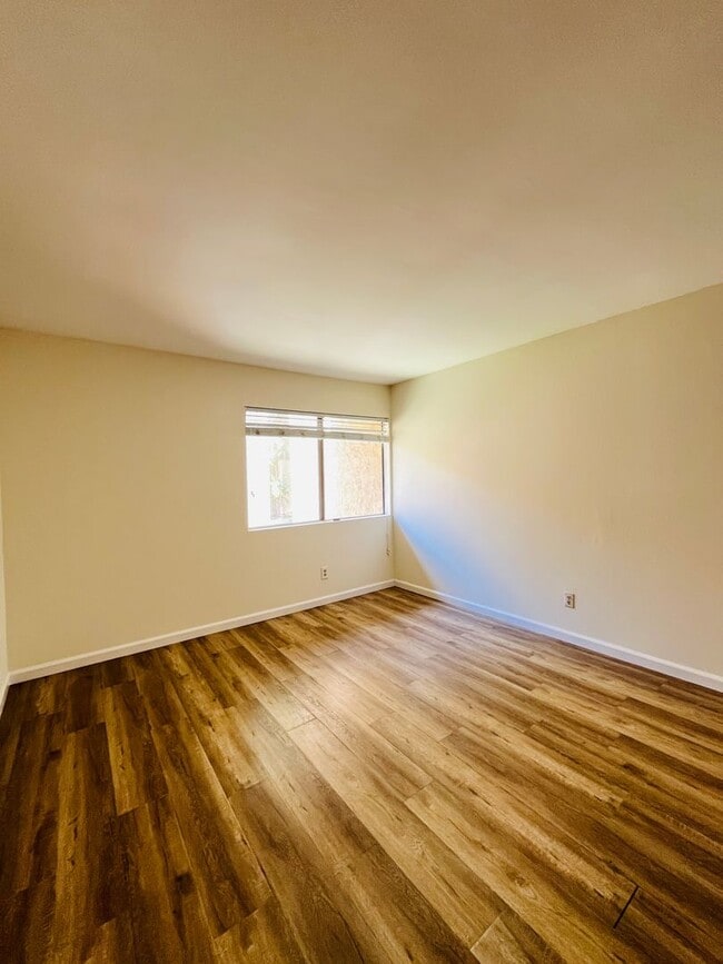Building Photo - 2 Bedroom, 2 Bathroom South Coast Villas Second Floor Condo