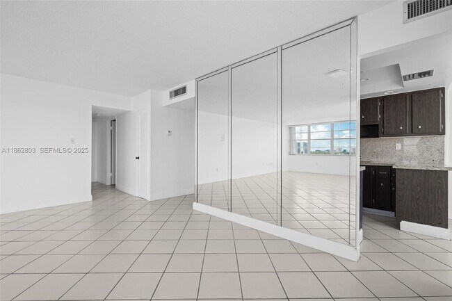 Building Photo - 18081 Biscayne Blvd