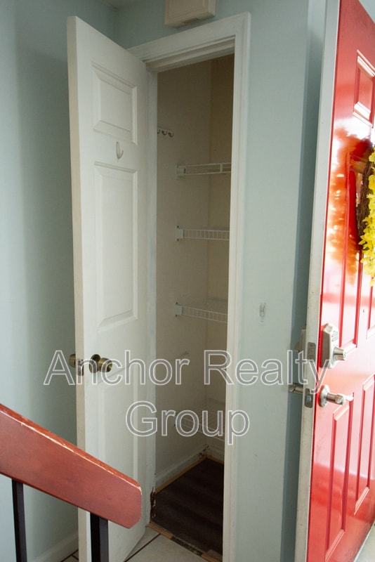 Building Photo - 304 Falling Ln