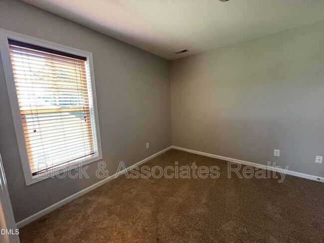 Building Photo - 438 Roanoke Dr