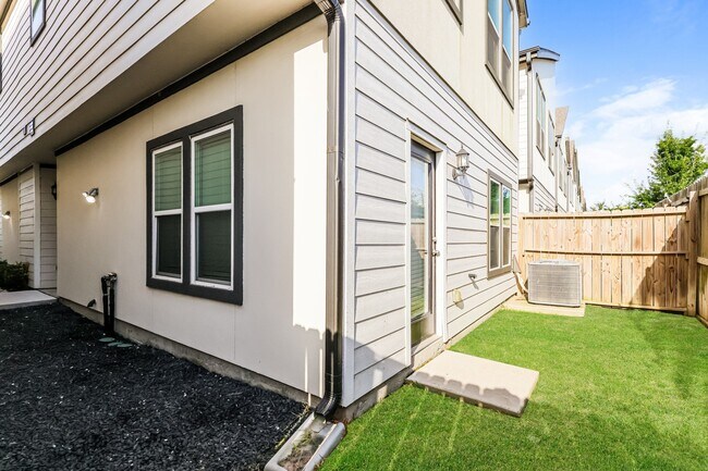 Building Photo - 357 N Centro Cir