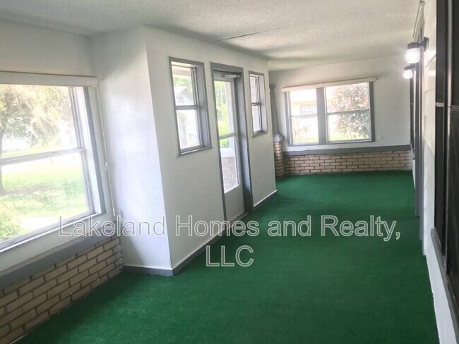 Building Photo - 1060 E Wabash St