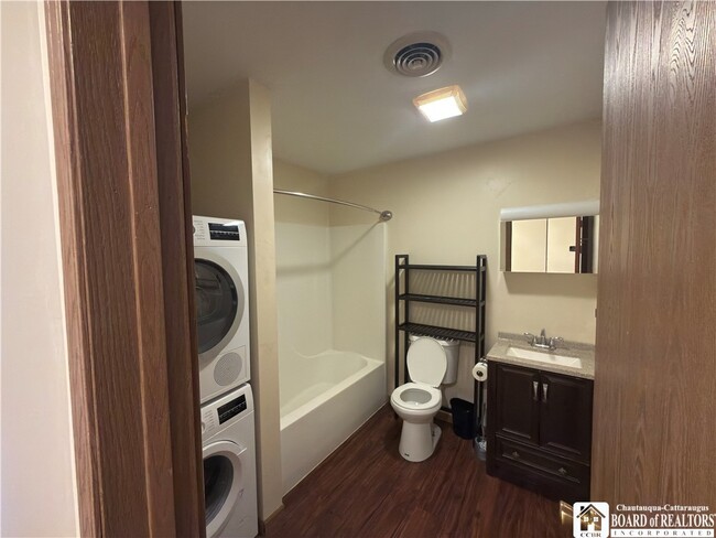 Building Photo - 100-104 E 3rd St