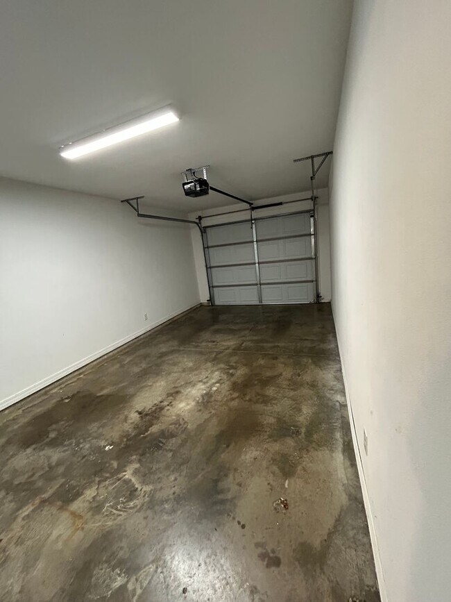 Building Photo - 117 Sequoya Dr