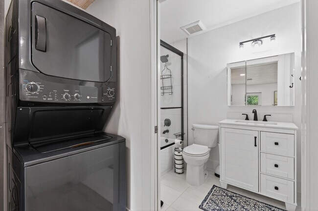 Building Photo - 608 SE 5th St