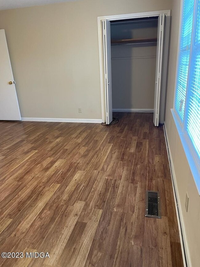 Building Photo - 5161 Nisbet Dr