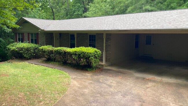 Building Photo - Available now,  3/2 with large unfinished basement, in University Heights