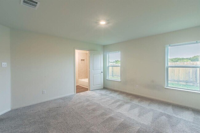Building Photo - 136 Allington Cir