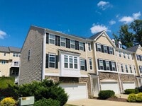 Building Photo - 4 bed/3.5 bath Townhouse in Suncrest Village - July 27th