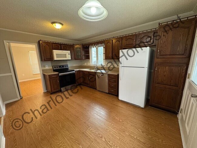 Building Photo - Charming 3-Bed, 2-Bath Home in Charlotte