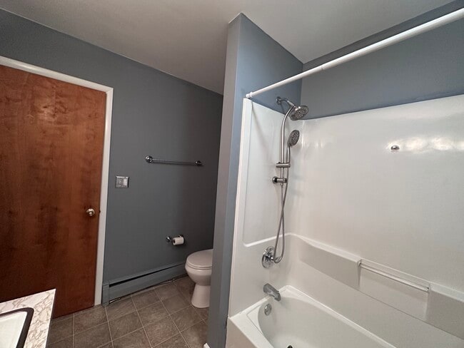 Building Photo - 206 Oak Hill Dr