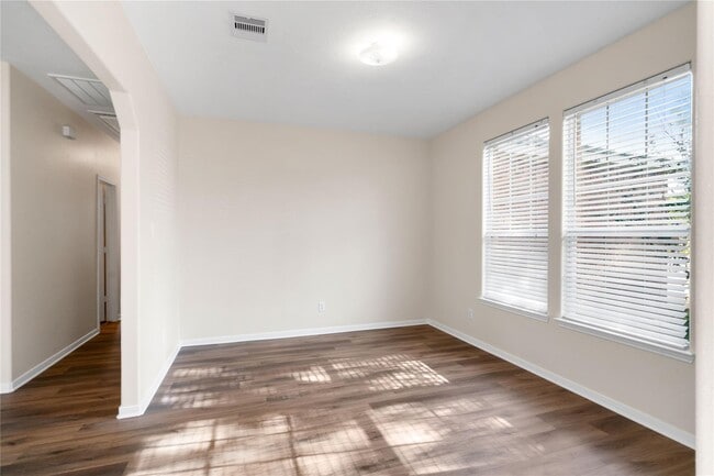 Building Photo - 8810 Willow Spur Dr