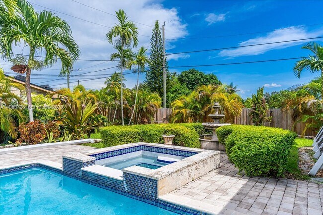 Building Photo - 9901 SW 35th Terrace