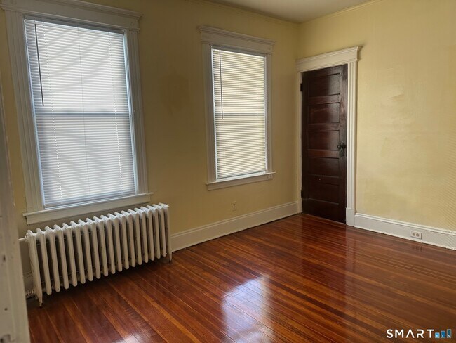 Building Photo - 146 Adams St