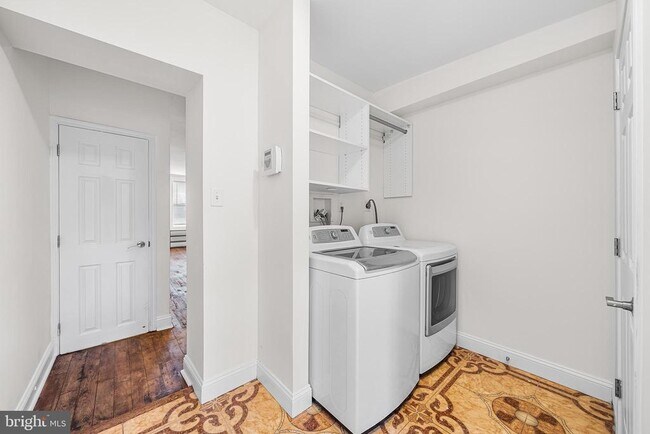 Building Photo - 426 N Holly St