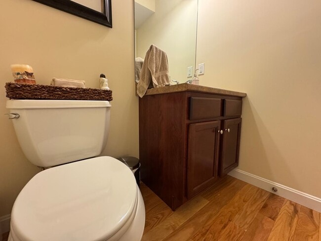 Building Photo - Updated Two-Bedroom Corner Townhouse in Lo...