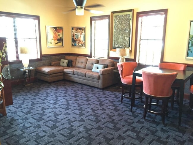 Building Photo - 4905 Midtown Ln