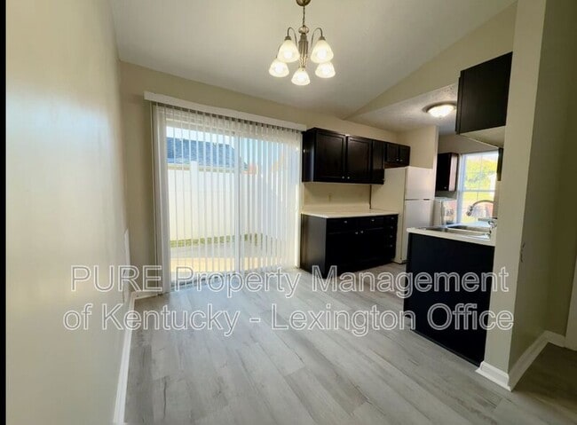 Building Photo - 222 Buffalo Trce