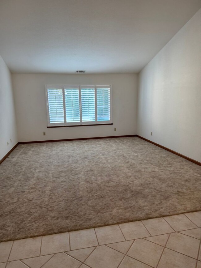 Building Photo - 2119 St Anton Dr