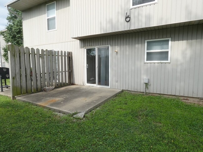Building Photo - 10613 N Locust Ct