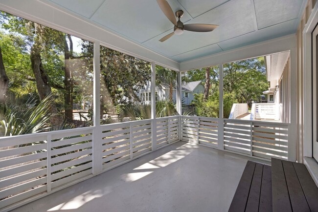 Building Photo - 137 Sparrow Dr