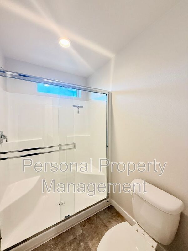 Building Photo - 18010 NE 47th Ave