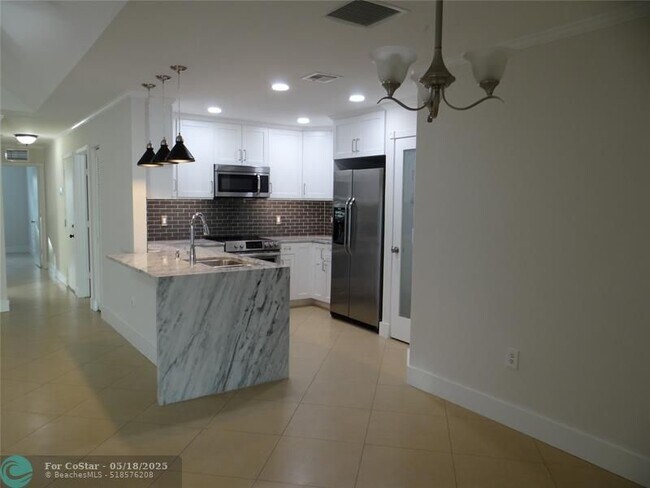 Building Photo - 4036 Eastridge Cir