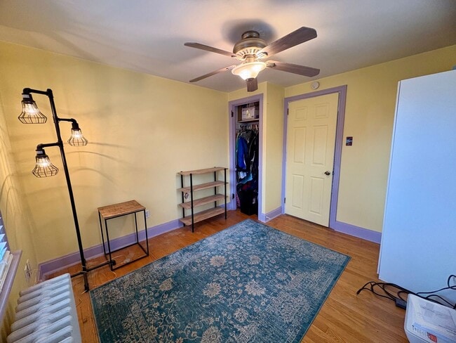 Building Photo - 3 Bedroom 1 Bathroom in Harrisburg!