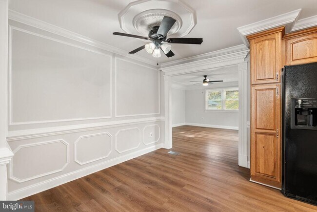 Building Photo - 4421 Kenwood Dr