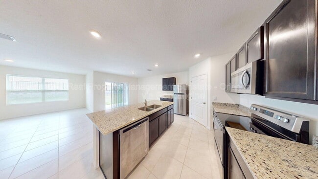 Building Photo - 2116 Silver Brk Wy