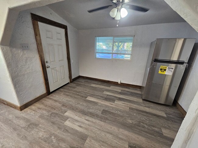 Building Photo - Charming 2/1 Home For Rent in Gerber!