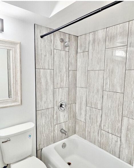 Building Photo - 1515 W Morse Ave