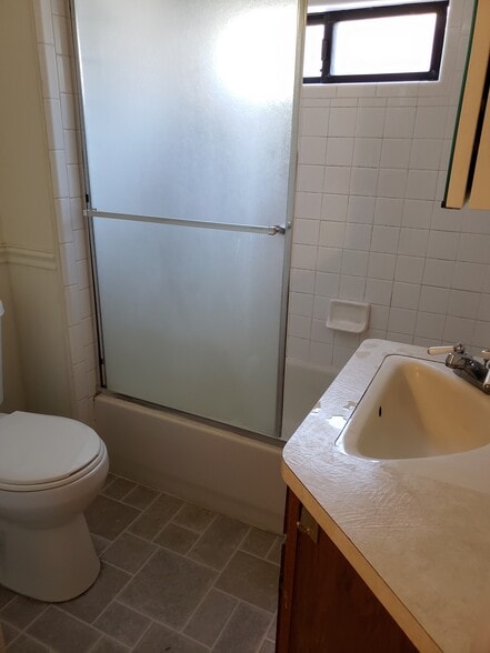 Primary Bathroom - 2623 H St