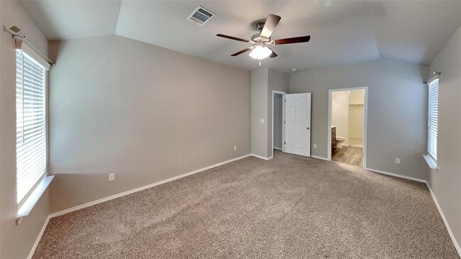 Building Photo - 332 Blue Dr