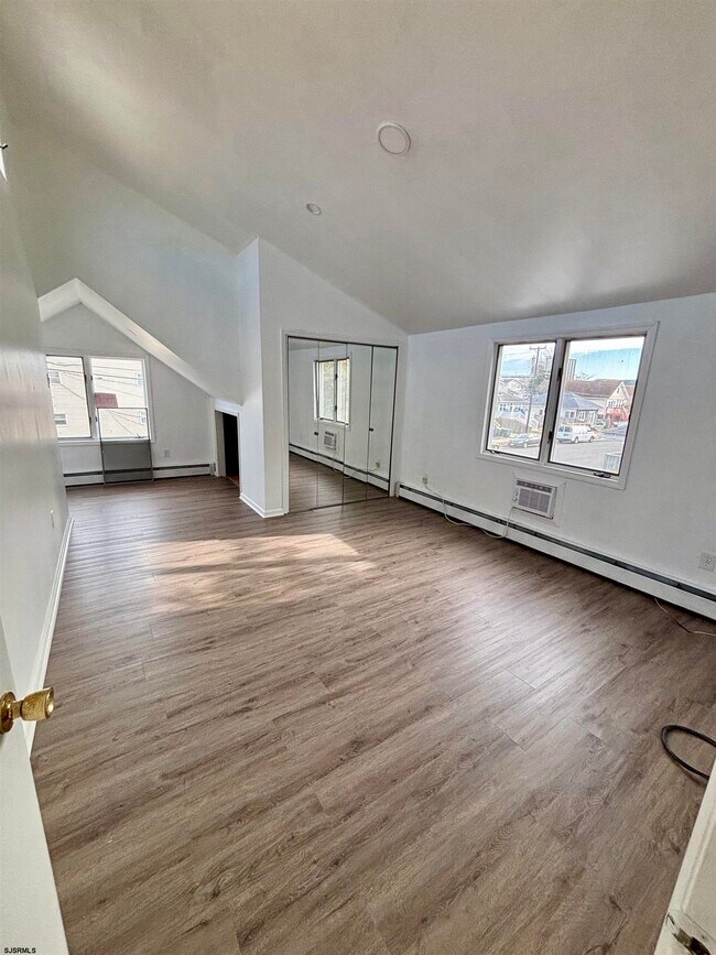 Building Photo - 338 N Harrisburg Ave