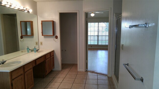 Building Photo - 22930 Indian Ridge Dr