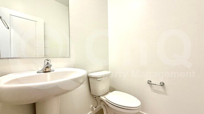 Building Photo - 40414 W Sunland Dr