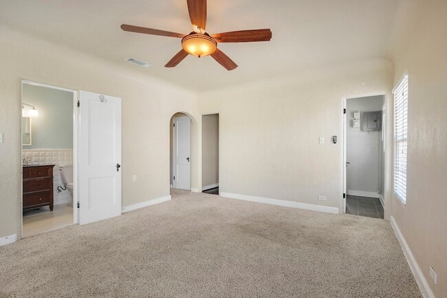 Building Photo - 6025 Lewis St