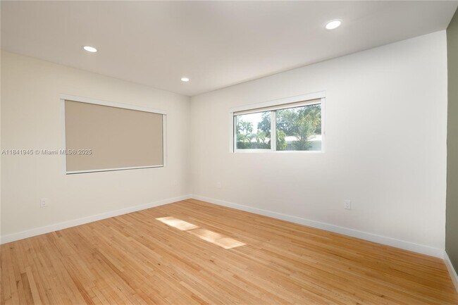 Building Photo - 1761 NE 139th St