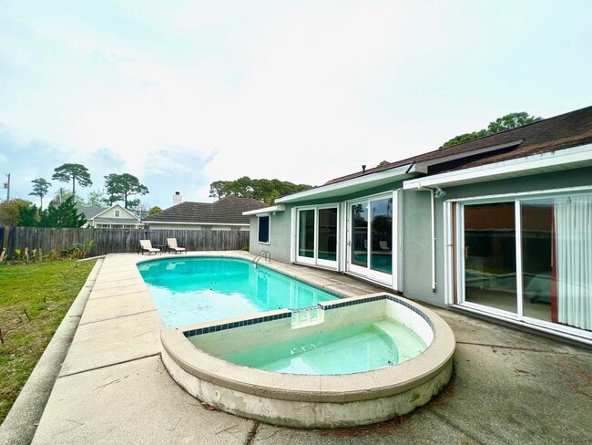 Building Photo - 30 Bay Walk Ct