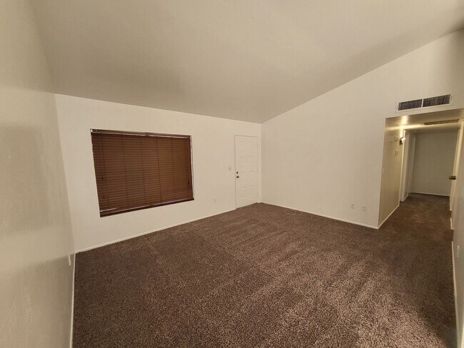 Building Photo - 1ST MONTH RENT FREE!!! GREAT SINGLE LEVEL ...