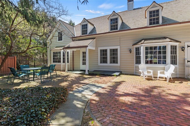 Building Photo - 87 Piping Rock Rd