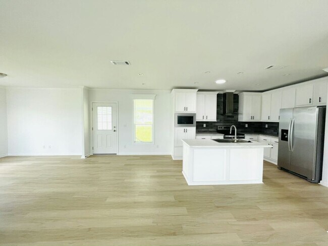 Building Photo - 34904 Robins Song Rd