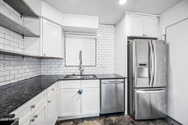 Building Photo - 3601 N 15th Ave