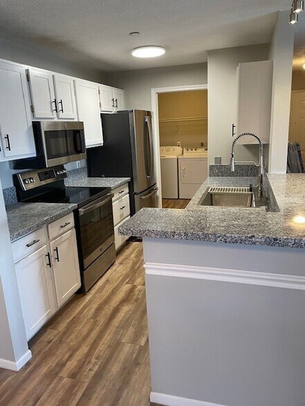 Updated kitchen w laundry room - 460 Lakeview Dr