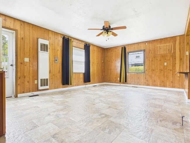 Building Photo - 711 W 3rd Ave