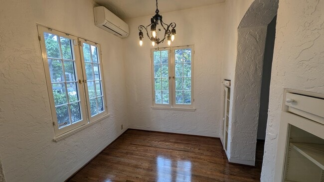 Building Photo - 81 N Catalina Ave