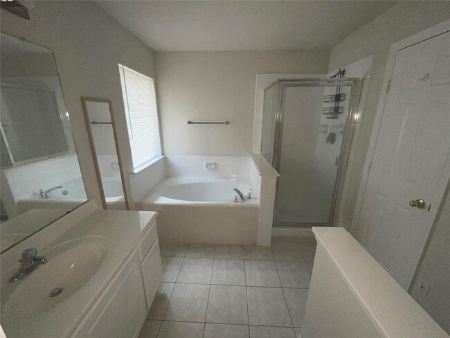 Building Photo - 42 Drifting Shadows Cir